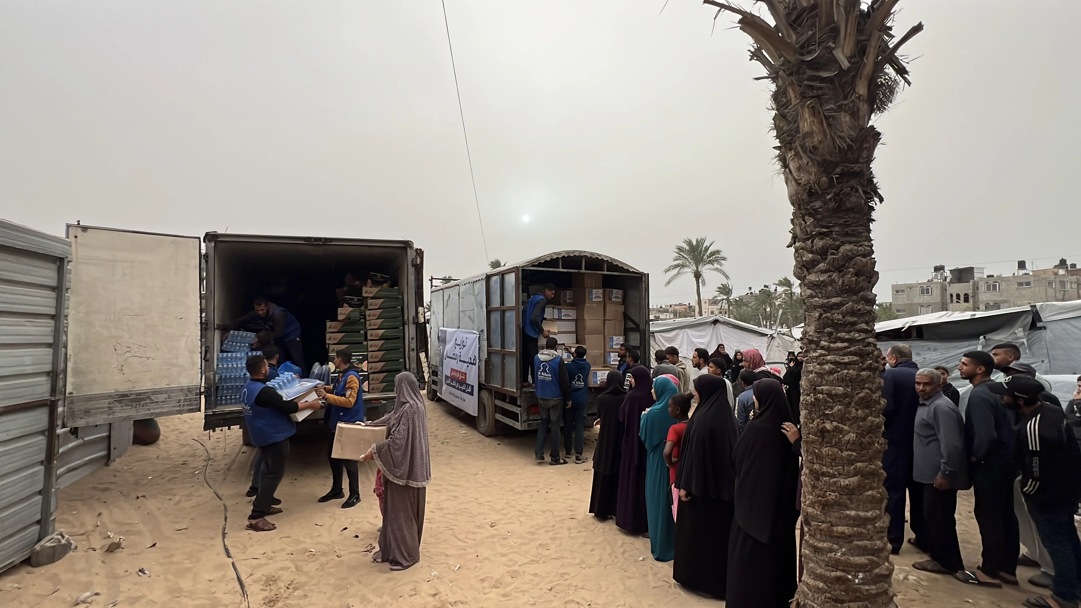 هل يمكن أن تصل الطمأنينة بصندوق؟ هدية رمضان التي وصلت غزة