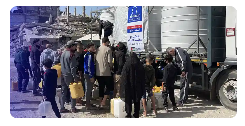 خمس شاحنات مياه تدعم العائلات النازحة في شمال قطاع غزة مع حلول رمضان